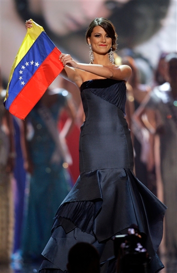 Waving the OLD Venezuela flag
