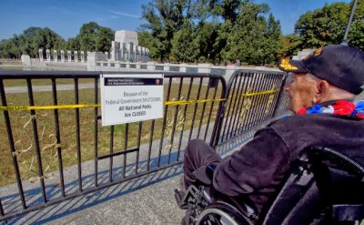 Obama barricades war memorial to keep veterans out