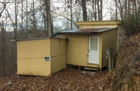 No Trespassing: crazy shack-dwelling hermit lives here